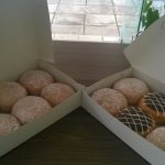 Διάφορα donuts έτοιμα για το σπίτι!