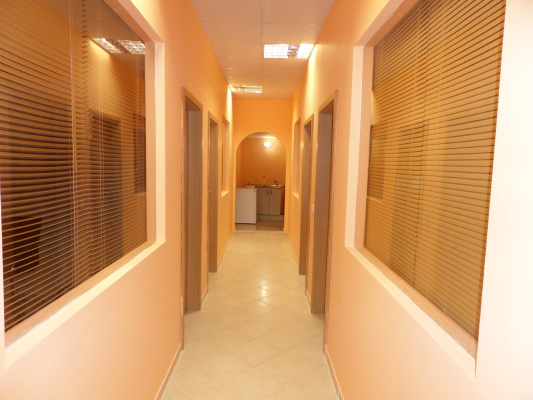 Διάδρομος δωματίων οδοντιατρικής κλινικής.